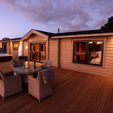 Gamlingay Cambridgeshire Lakes - Luxury Lodges In A Stunning Lake Location מראה חיצוני תמונה