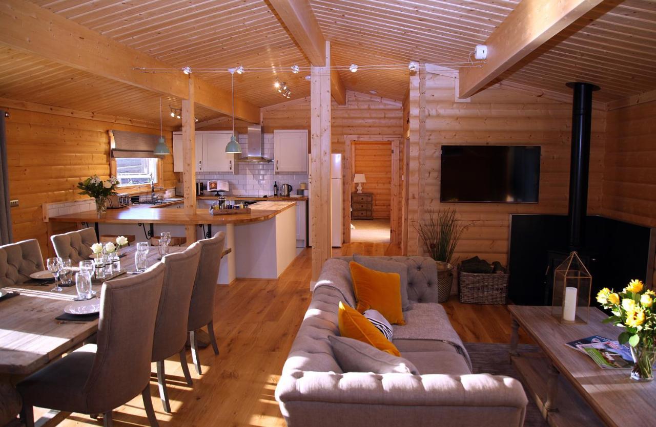 Gamlingay Cambridgeshire Lakes - Luxury Lodges In A Stunning Lake Location מראה חיצוני תמונה