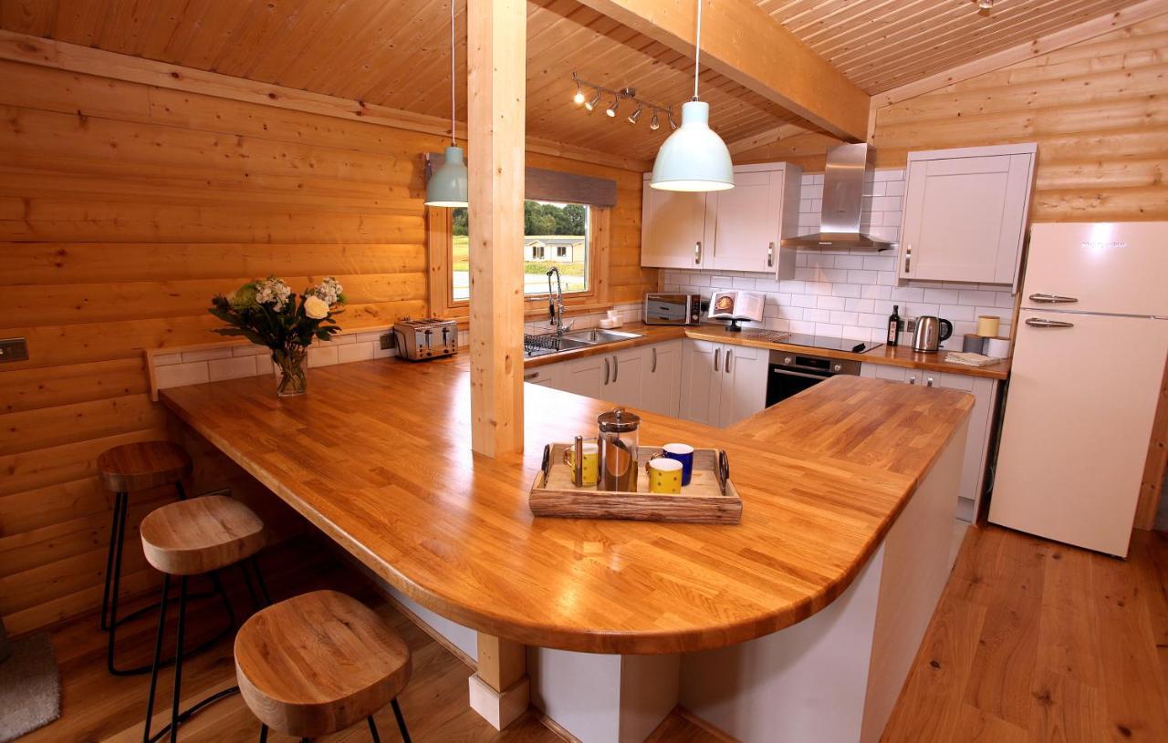 Gamlingay Cambridgeshire Lakes - Luxury Lodges In A Stunning Lake Location מראה חיצוני תמונה
