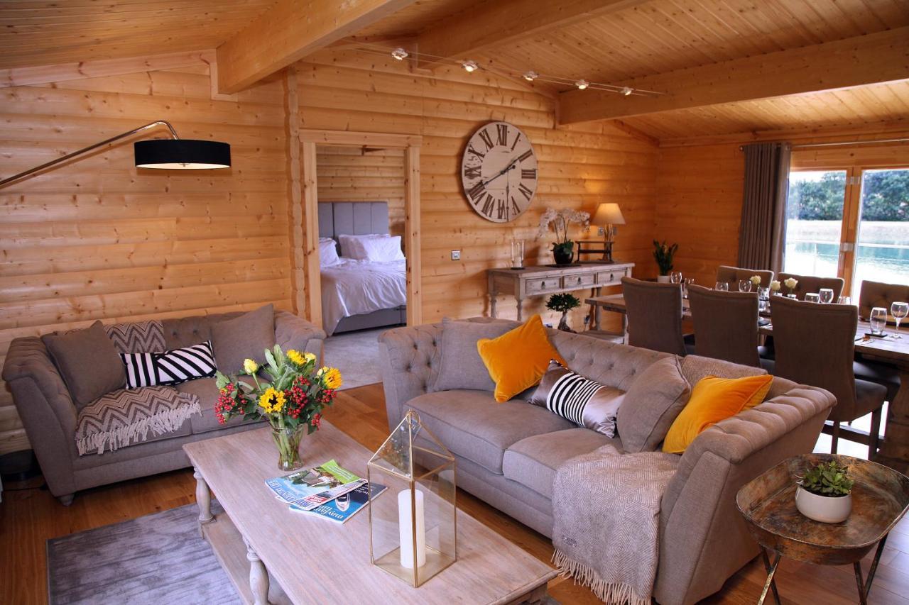 Gamlingay Cambridgeshire Lakes - Luxury Lodges In A Stunning Lake Location מראה חיצוני תמונה