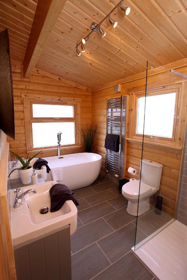 Gamlingay Cambridgeshire Lakes - Luxury Lodges In A Stunning Lake Location מראה חיצוני תמונה