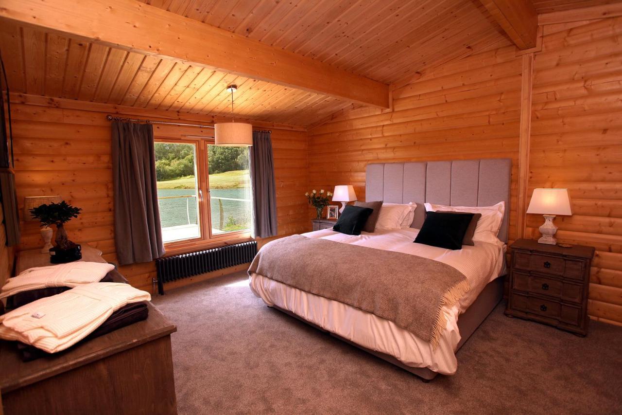 Gamlingay Cambridgeshire Lakes - Luxury Lodges In A Stunning Lake Location מראה חיצוני תמונה