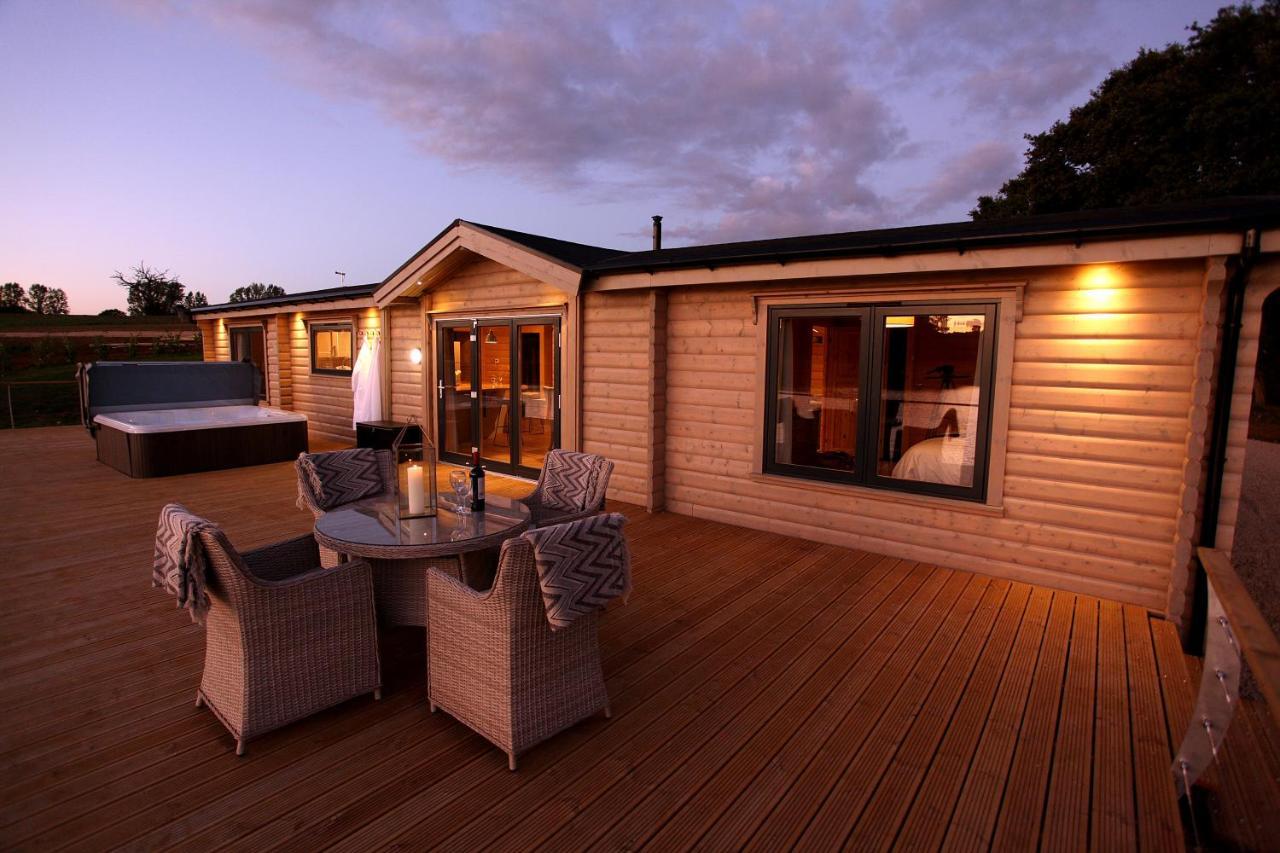 Gamlingay Cambridgeshire Lakes - Luxury Lodges In A Stunning Lake Location מראה חיצוני תמונה